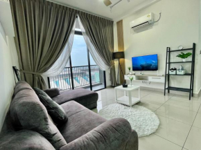 Twin Tower Grand Suite by YoHome
